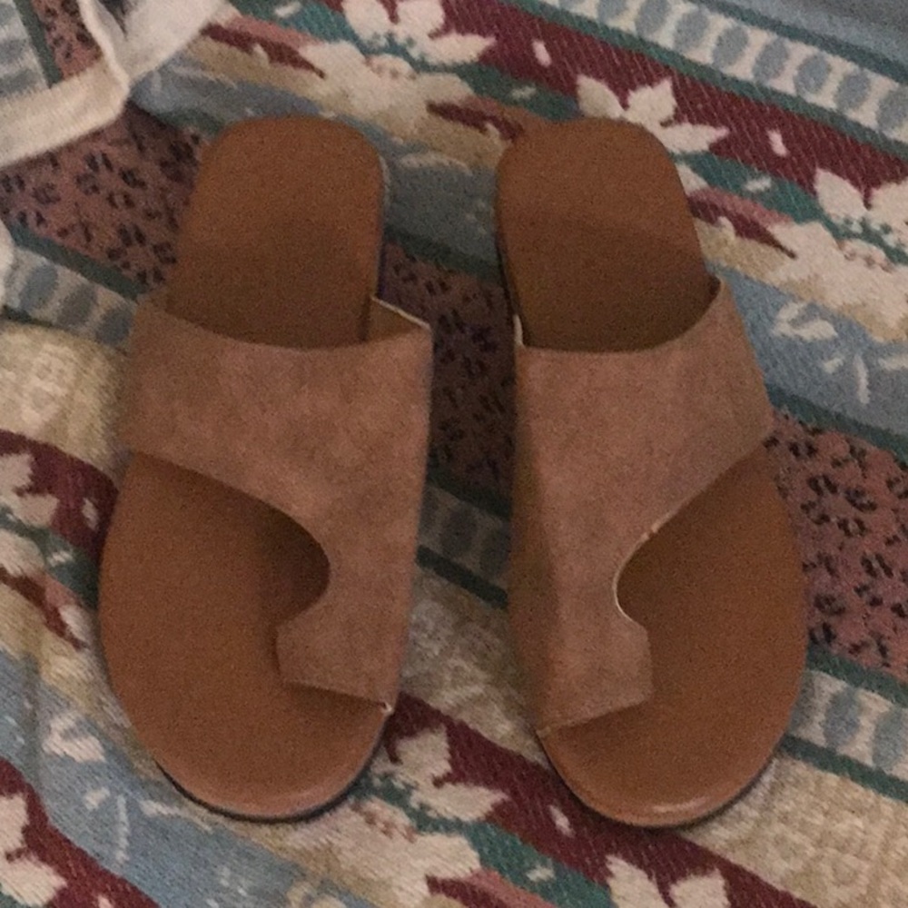 Made for comfort. Light weight non slip soles NWOT